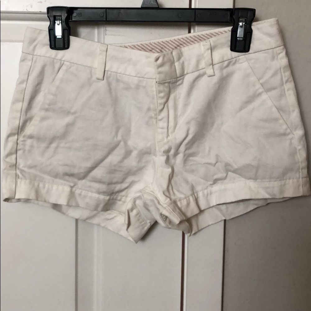 Uniqlo ecru shorts